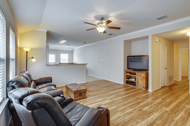 Building Photo - 108 Durango Dr