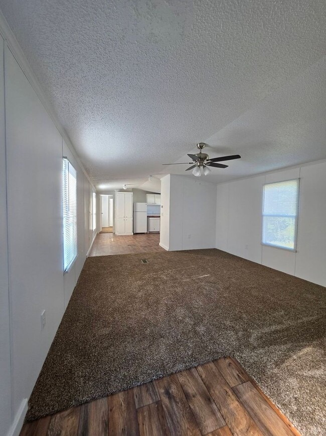 Building Photo - Ready to Move in