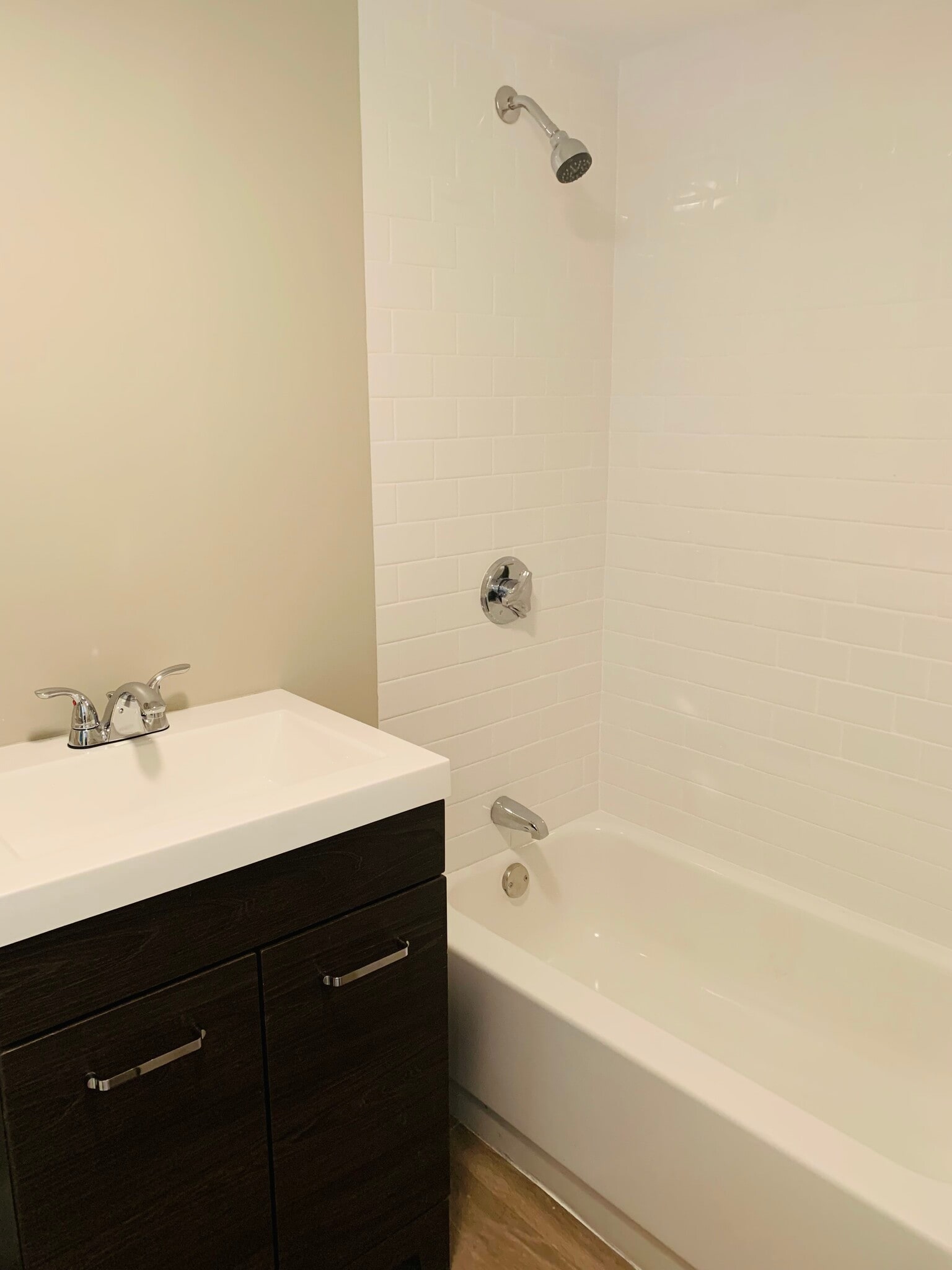 Building Photo - 2015 Quechee Main St