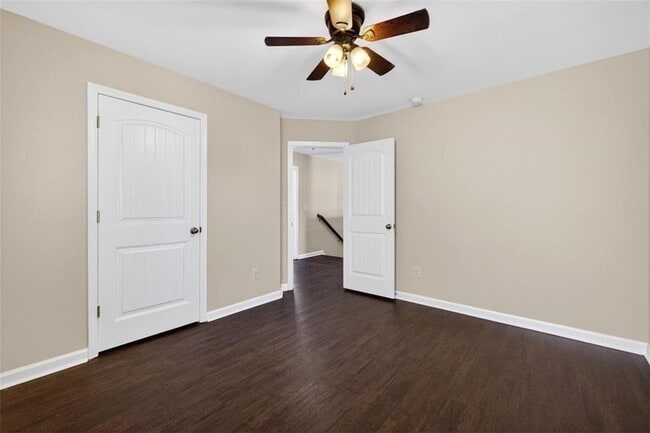 Building Photo - 2430 Fair Oaks Way