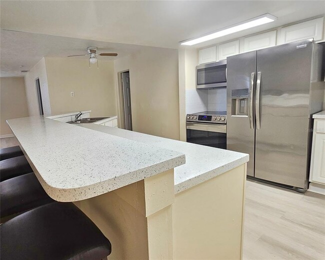 Building Photo - 5610 Kelly Dr N