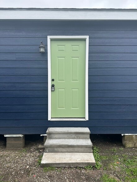 Building Photo - 1818 Brown Ave