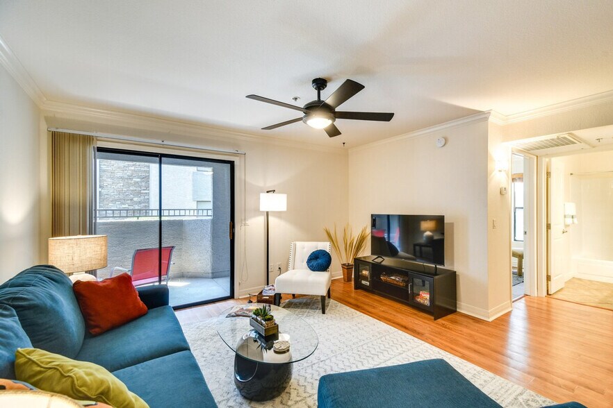 Building Photo - 2025 E Campbell Ave