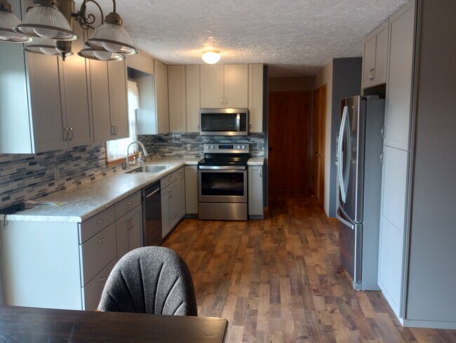 Kitchen - 107 S Glen St