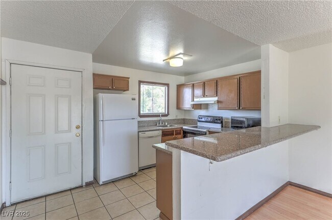 Building Photo - 5404 S Swenson St