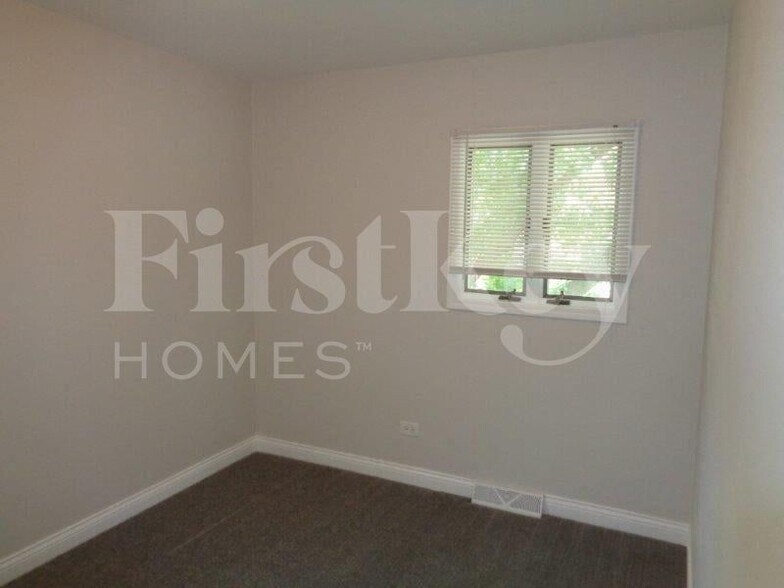 Building Photo - 451 E Mulberry Ct