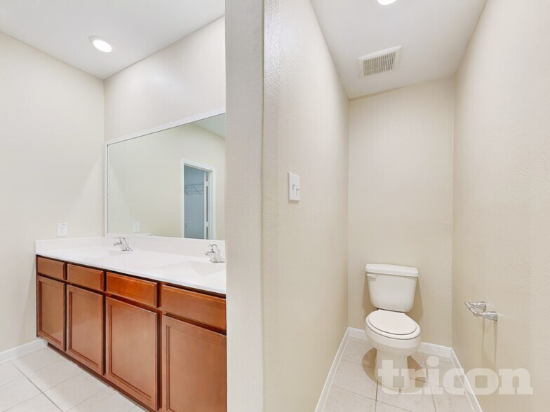 Building Photo - 536 Red Dusk Paint Dr