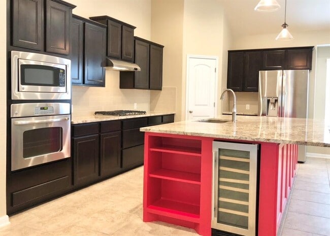 Building Photo - 130 Middle Creek Dr