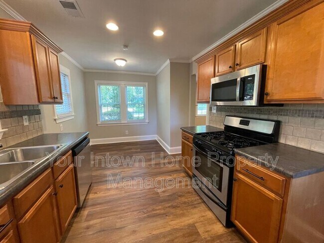 Building Photo - 452 Deckner Ave SW