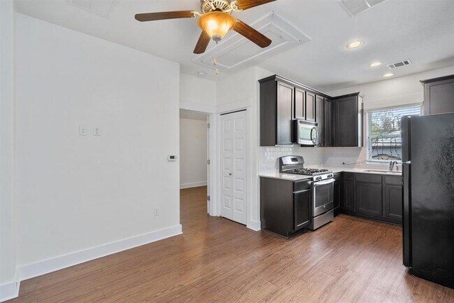 Building Photo - 5407 Link Ave