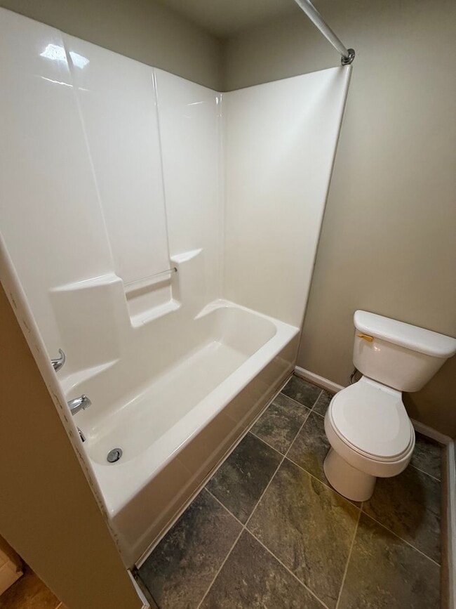 Building Photo - Newly Updated 2BR/1BA Home – Great Location & Move-In Ready!