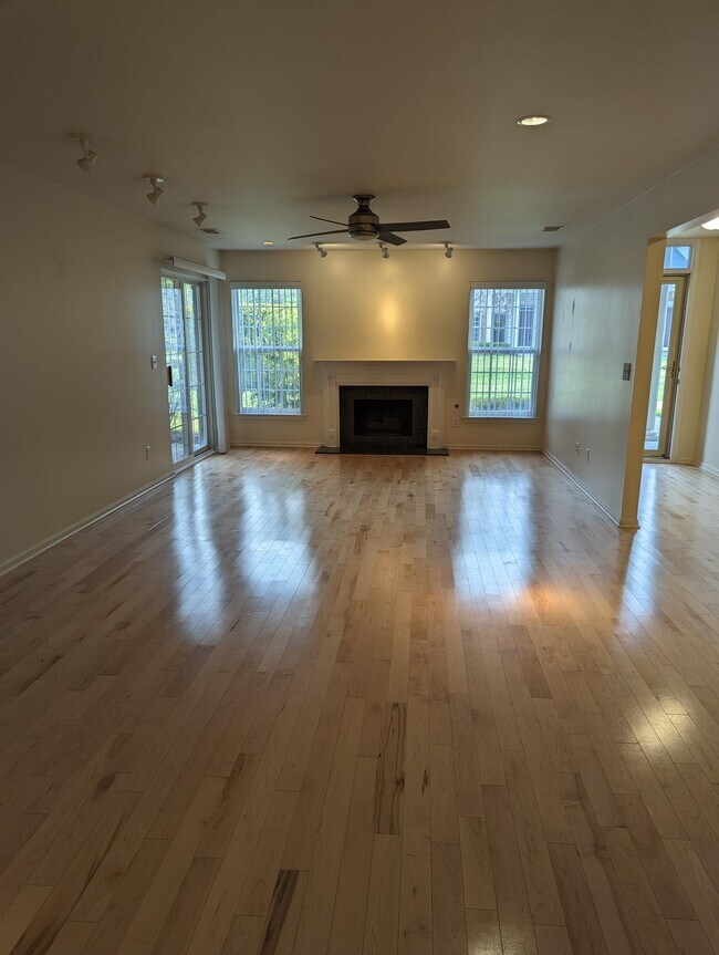 Building Photo - 3548 Oakmonte Blvd