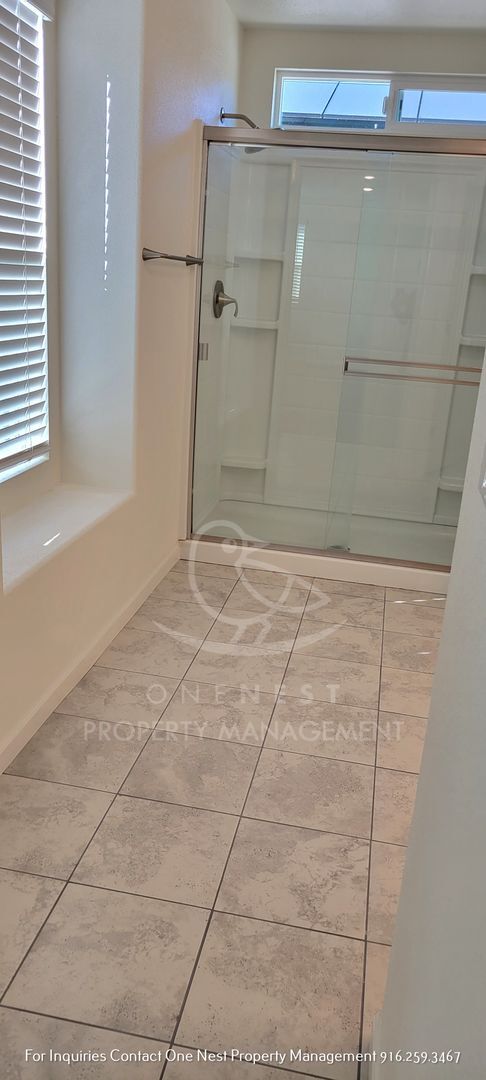 Building Photo - Gorgeous 4 bedroom 3 bath Rocklin Home