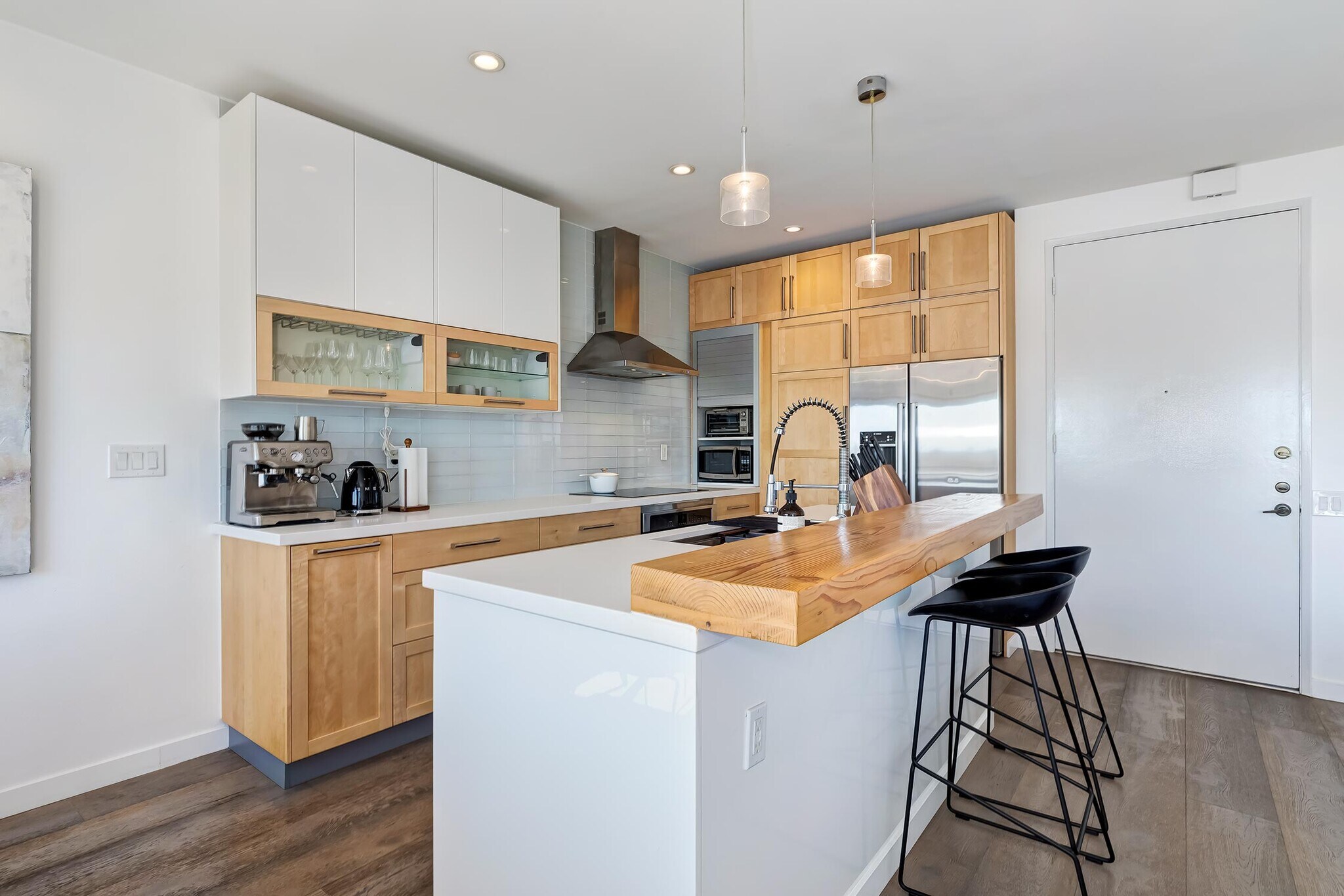 Building Photo - 1115 S Elm Dr