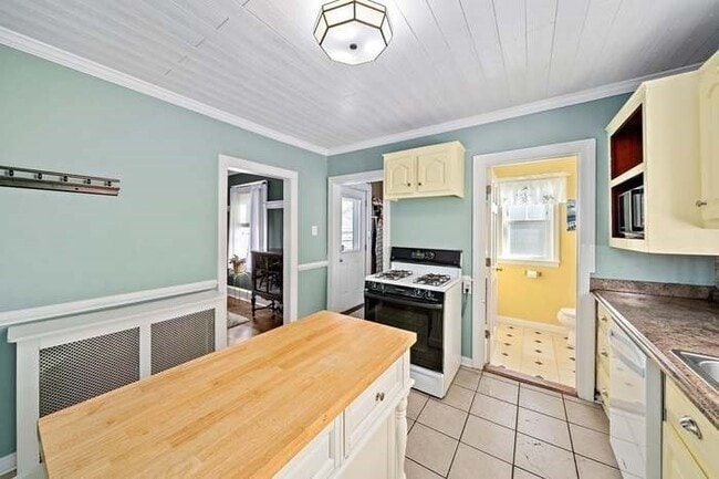 Building Photo - 51 Channing St