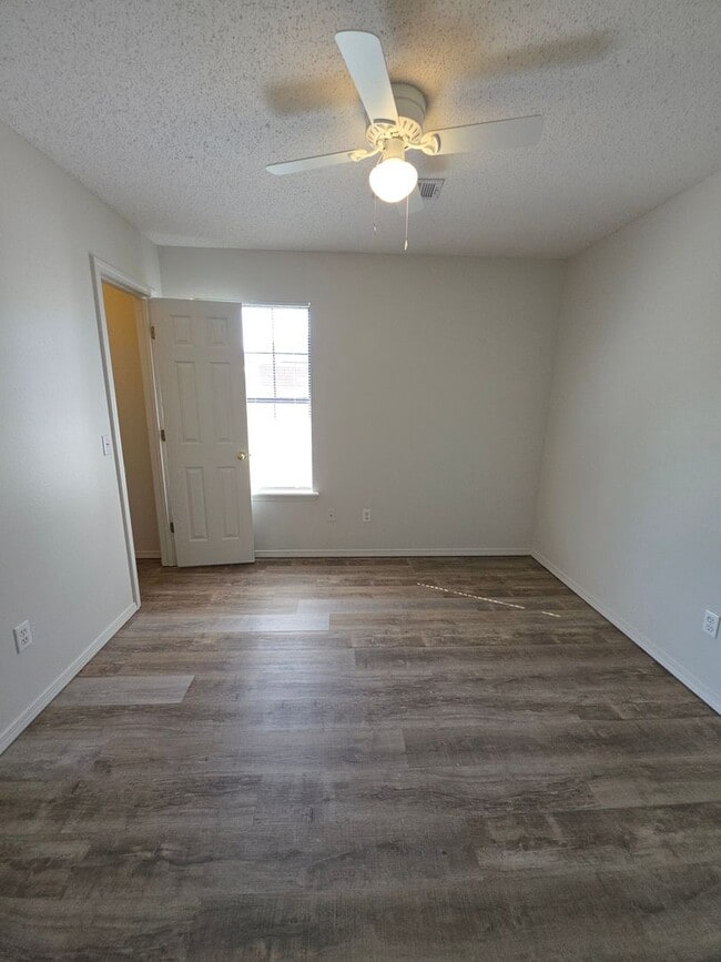 Building Photo - 817-825 West 12th St.