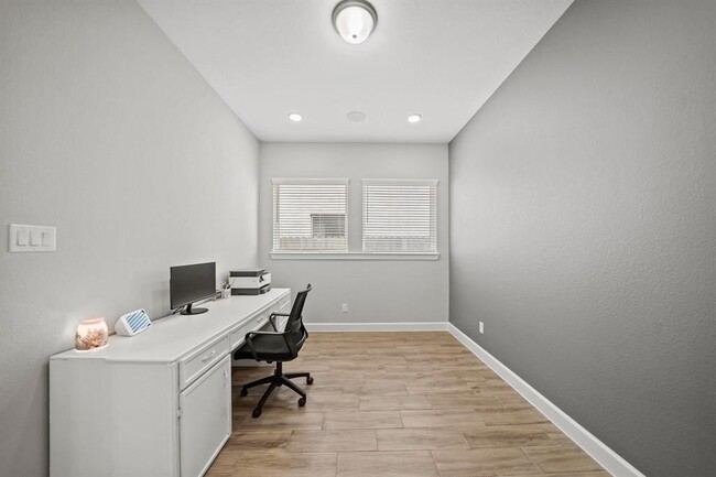 Building Photo - 327 Jolly Ginger Dr
