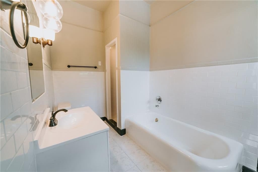 Building Photo - 207 Michigan Ave