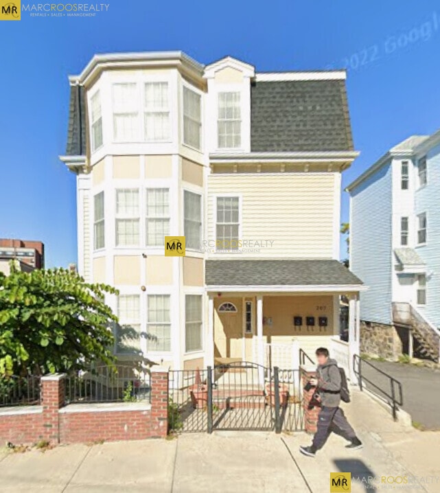 Building Photo - 205 Hillside St