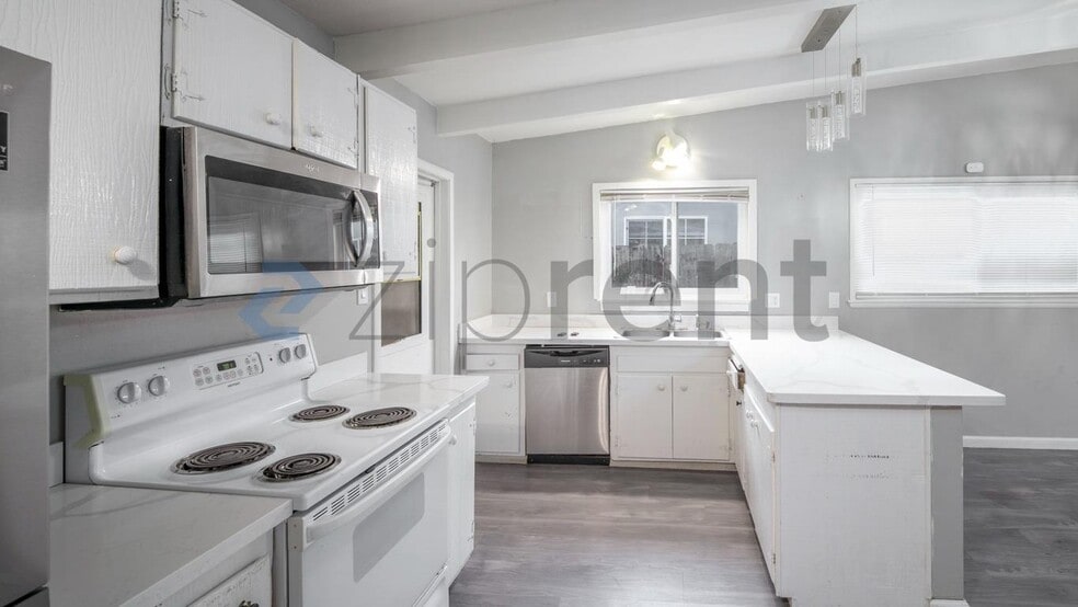 Building Photo - Unit