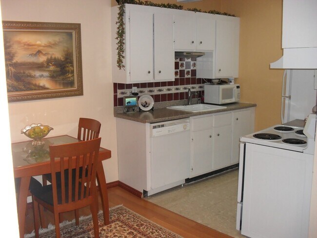 Building Photo - 7 Cypress Rd