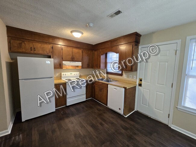 Building Photo - Two Bedroom in Harbison