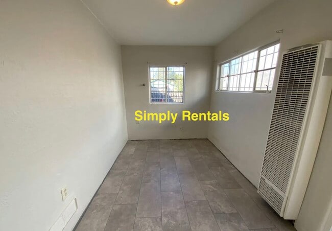 Building Photo - 208 University Blvd SE