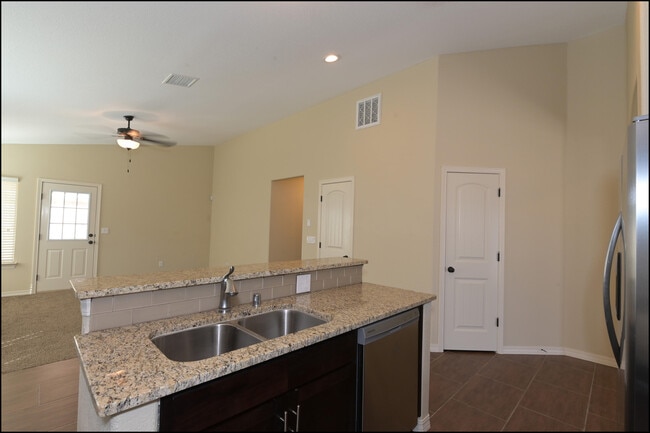 Building Photo - 3131 Red Orchard Dr