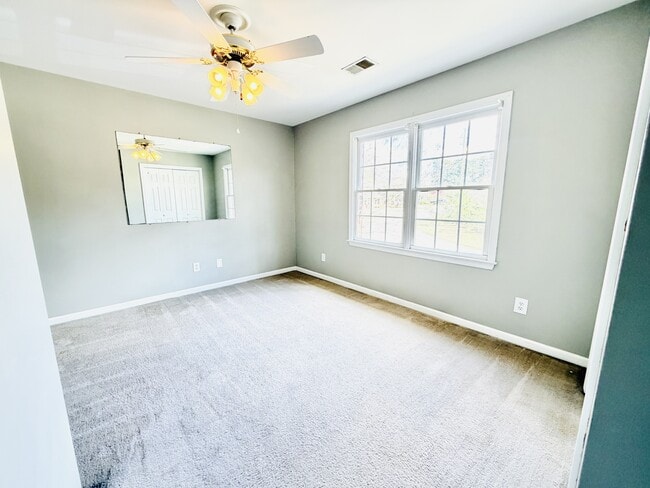 Building Photo - 207 Ivy Park Ln