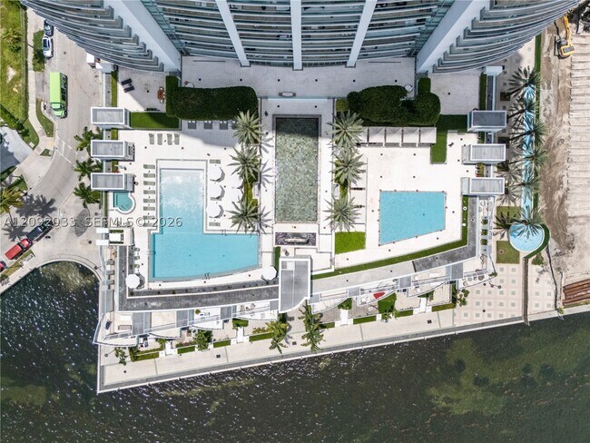 Building Photo - 1331 Brickell Bay Dr