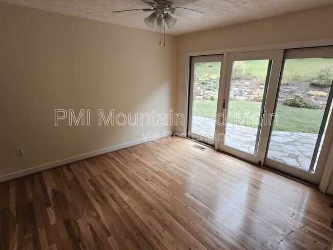 Building Photo - 53 Jump Cove Rd