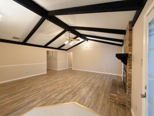Building Photo - 9103 Dogwood Trail