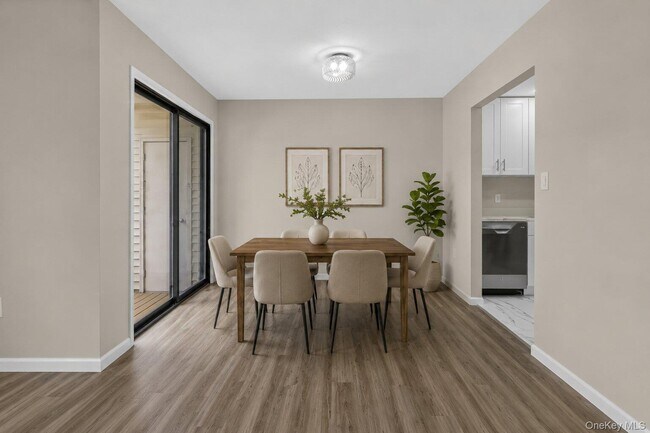 Building Photo - 14 Scarborough Ln