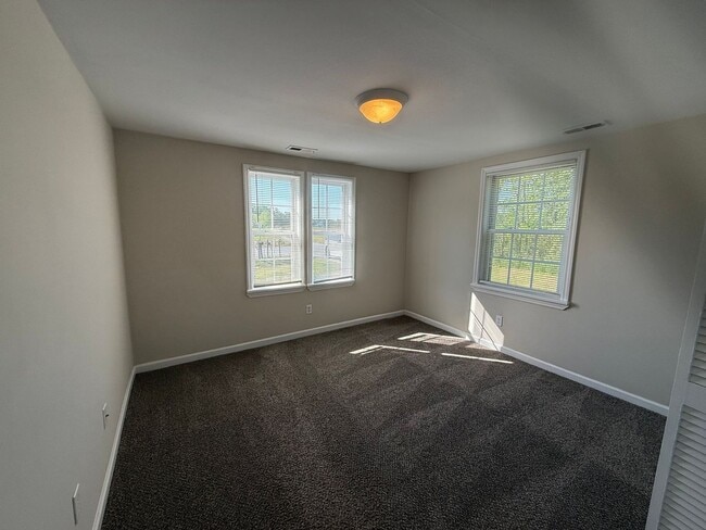 Building Photo - Nice 3 bedroom 1 bathroom