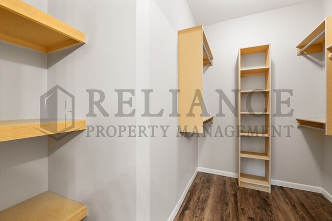 Building Photo - 1615 E Horstmann Ct