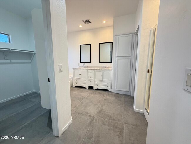 Building Photo - 12116 S 207th Dr