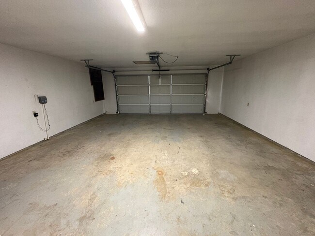 Building Photo - 636 Ramblewood Ct