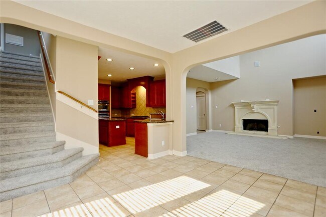 Building Photo - 14010 Norhill Pointe Dr