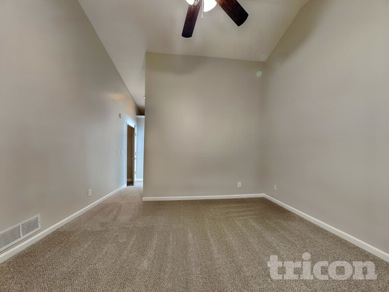 Building Photo - 16 Waterloo Ct