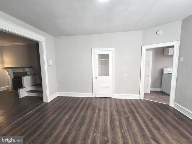 Building Photo - 925 S 59th St