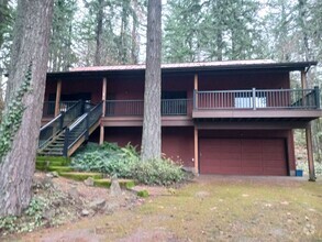 Building Photo - Woodland Setting- West Linn 3 Bedroom 2.5 ...