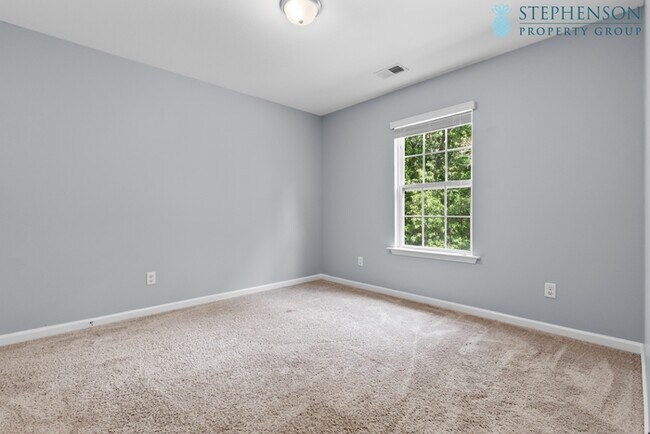 Building Photo - Remodeled and Ready!
