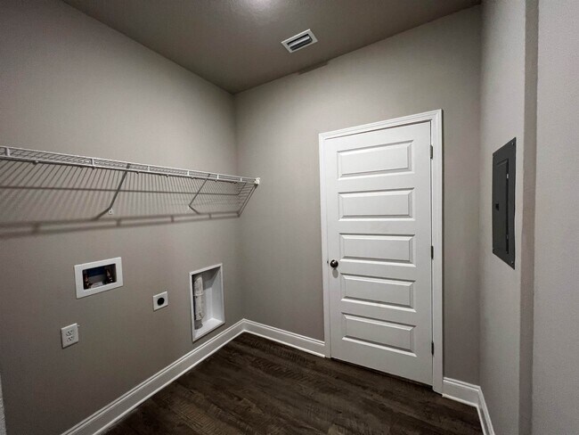 Building Photo - 10498 S Redland St