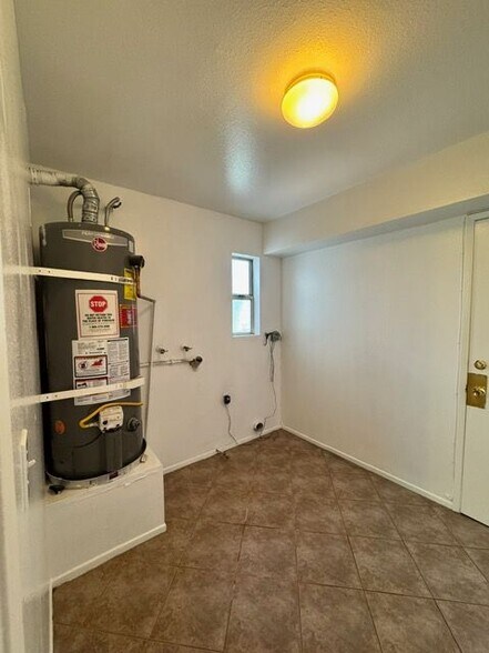 Building Photo - 5139 Independence Ct