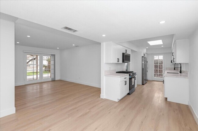 Building Photo - 6910 Eberhart St