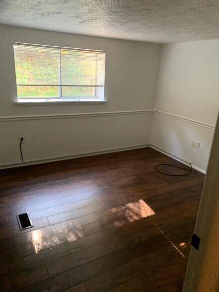 Building Photo - 27701 Evergreen Run