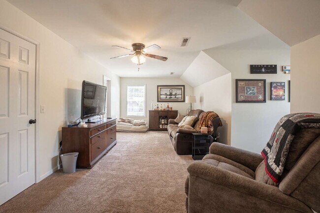 Building Photo - Available mid June!