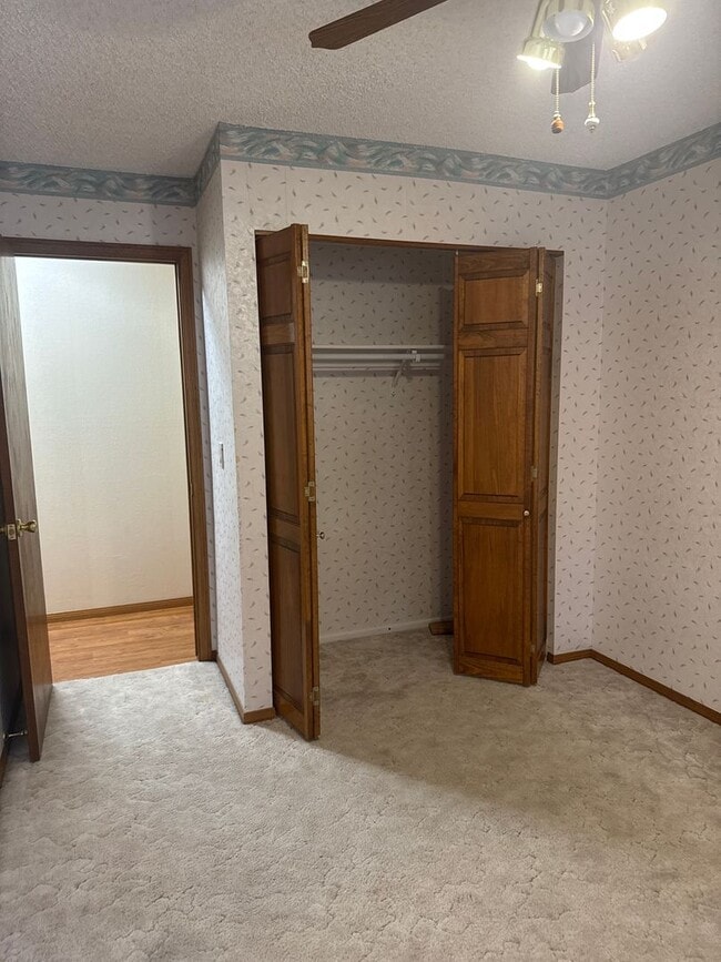 Building Photo - 4 bed, 2 bath, 2 car garage . Boulder City RV parking