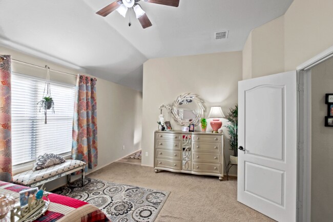 Building Photo - 2697 Redcedar Dr