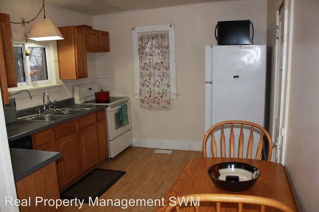 Building Photo - 3 br, 1 bath House - 1103 Market St